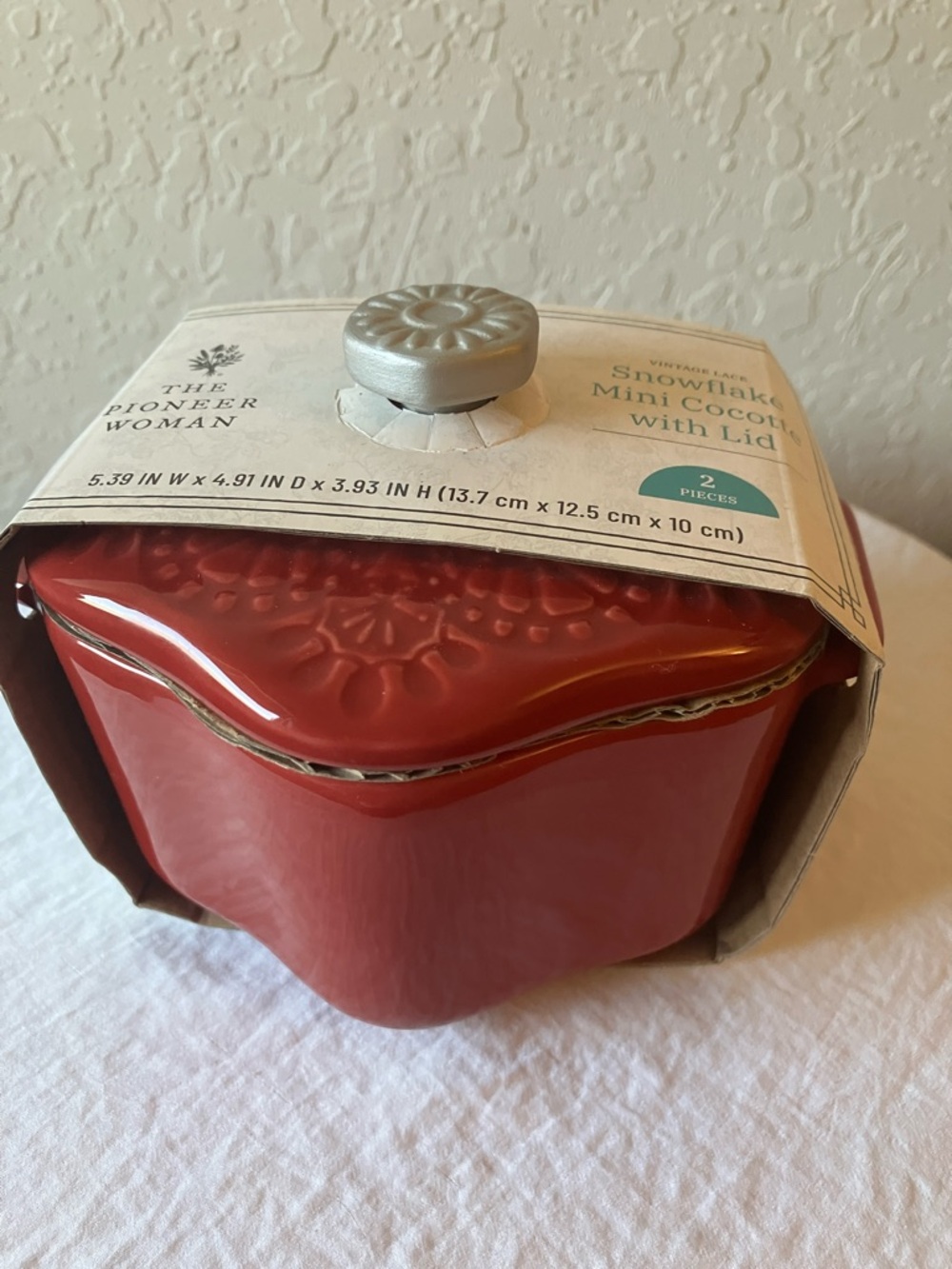 The Pioneer Woman: Red Snowflake Mini Cocotte with Lid- Stoneware